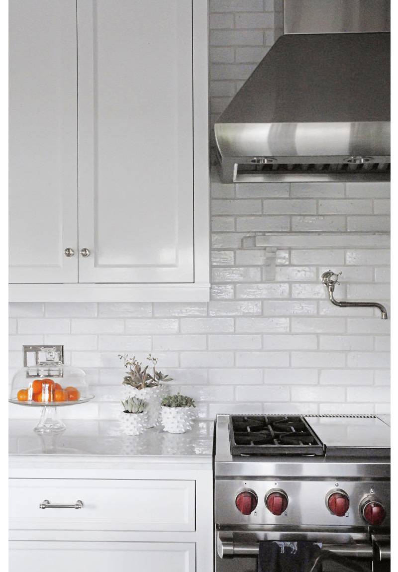 02-decor-cinza-e-branco-ilumina-e-moderniza-cozinha-e-copa