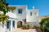 1-visita-guiada-casa-de-ferias-grega-investe-no-azul-claro-praiano