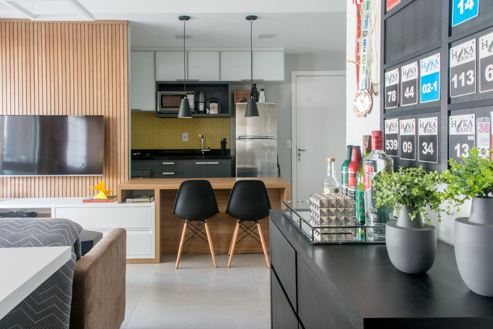 Apartamento de 62 m² ganha visual moderno e áreas integradas
