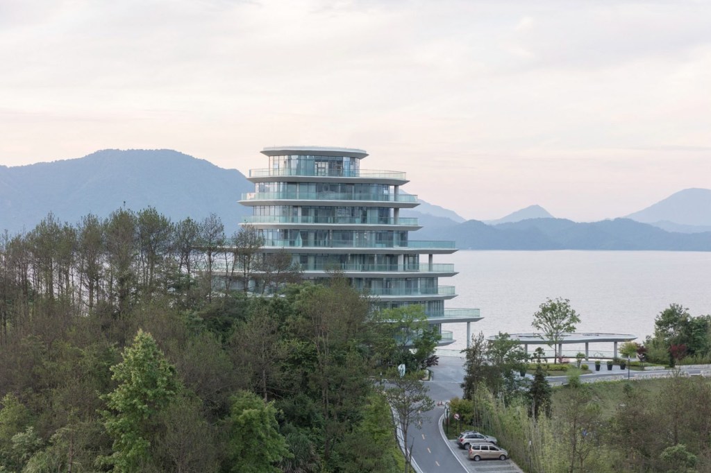 Conjunto residencial chinês imita as formas das montanhas ao redor