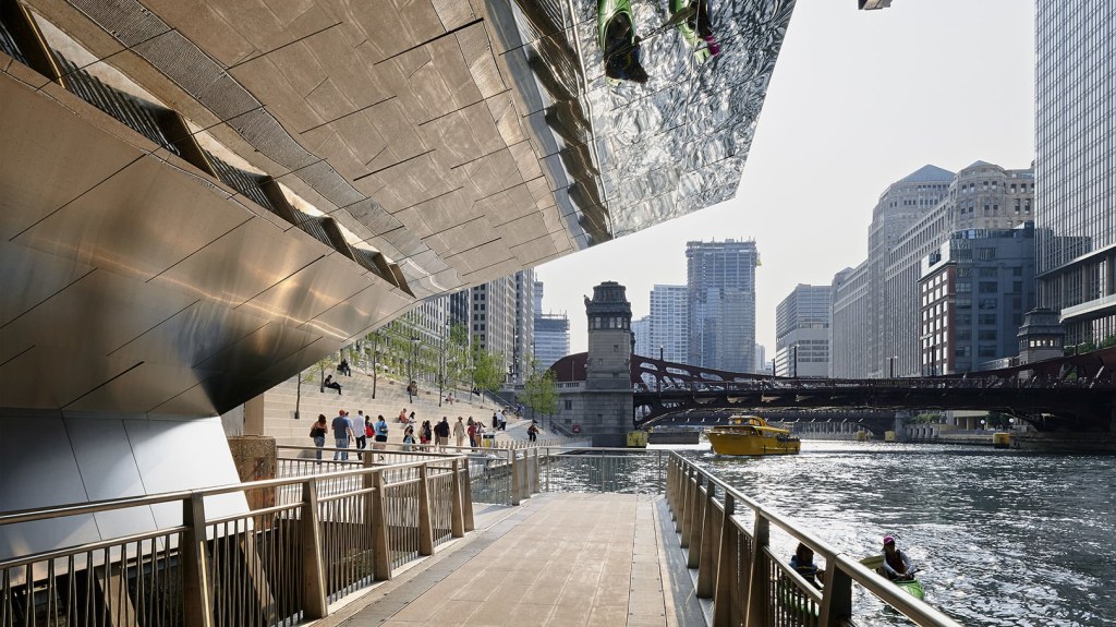 [Arquitetura] Chicago Riverwalk, em Chicago, por Ross Barney Architects.