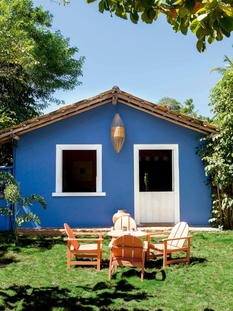 Casa em Trancoso com décor artsy tropical