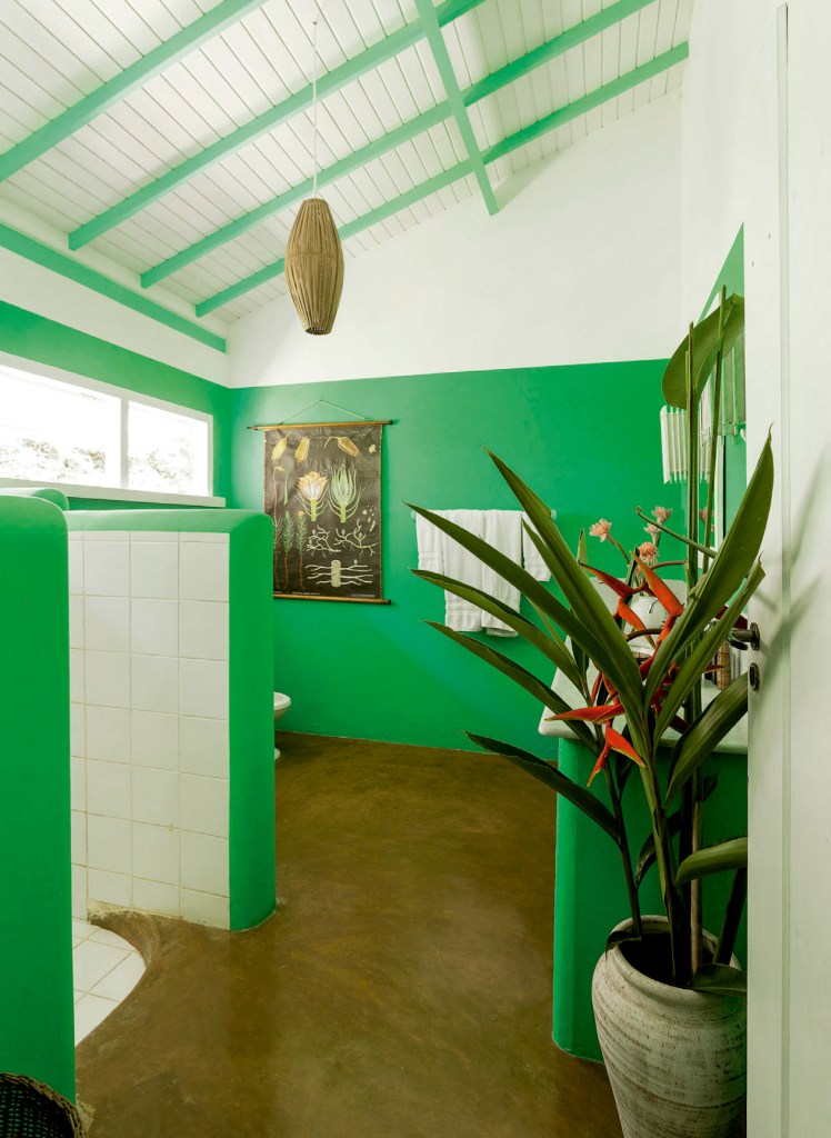 Casa em Trancoso com décor artsy tropical