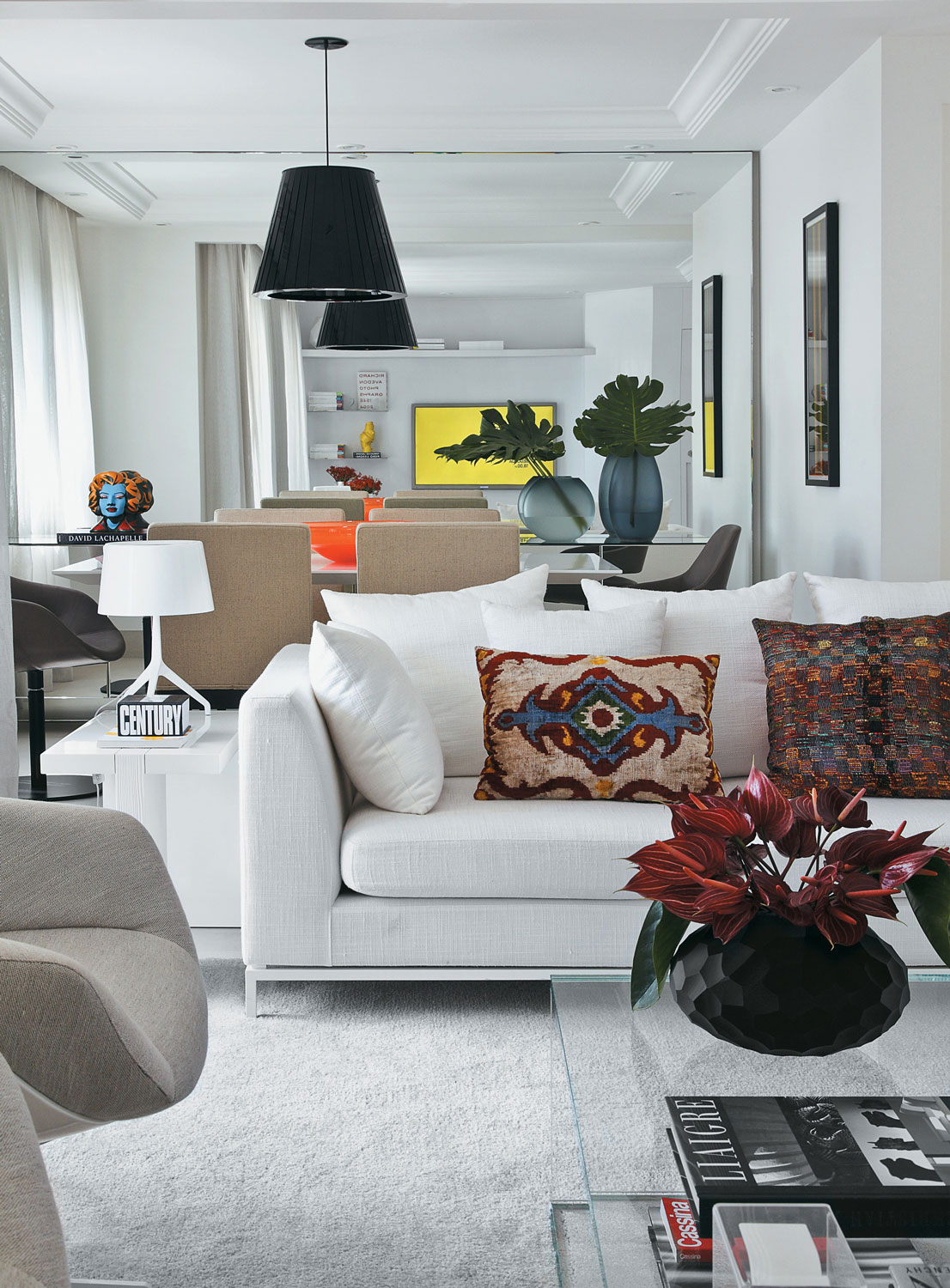 Sofá branco: 18 ambientes com a peça que é curinga no décor | CASA CLAUDIA