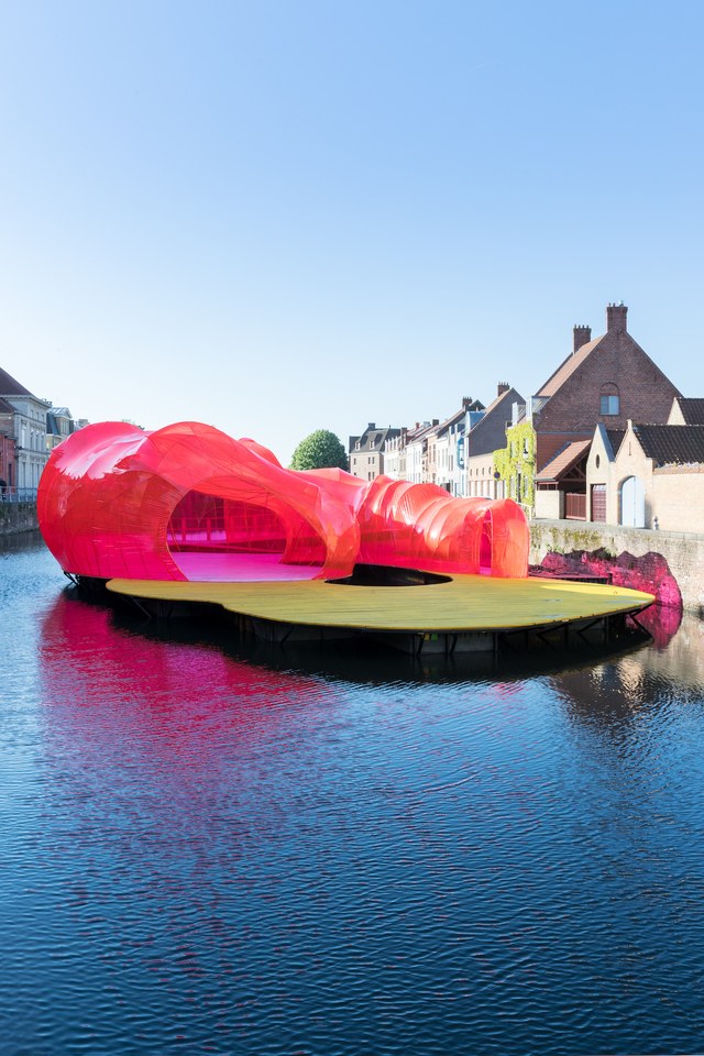 Centro histórico de Bruges é tomado por instalações de arte