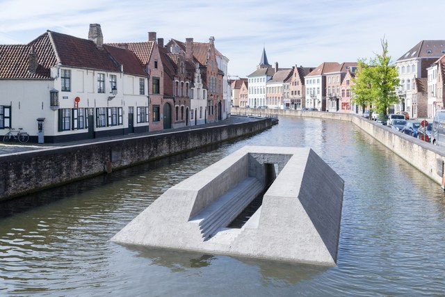 Centro histórico de Bruges é tomado por instalações de arte