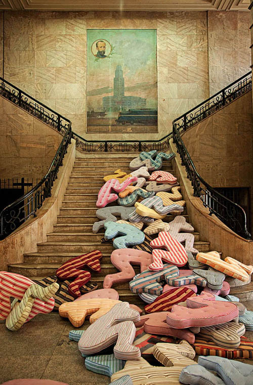 Há 10 anos Heleno Bernardi viaja o mundo com suas esculturas de espuma
